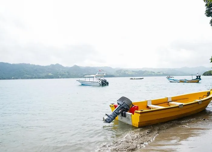 Belongas Bay Lodge Sekotong